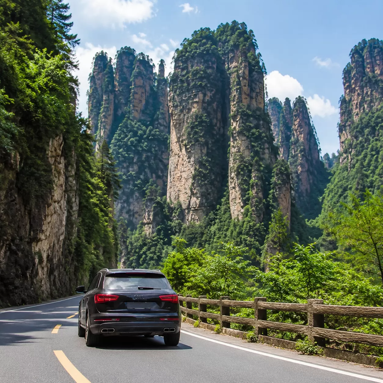 How to Get to Zhangjiajie by Car Guide