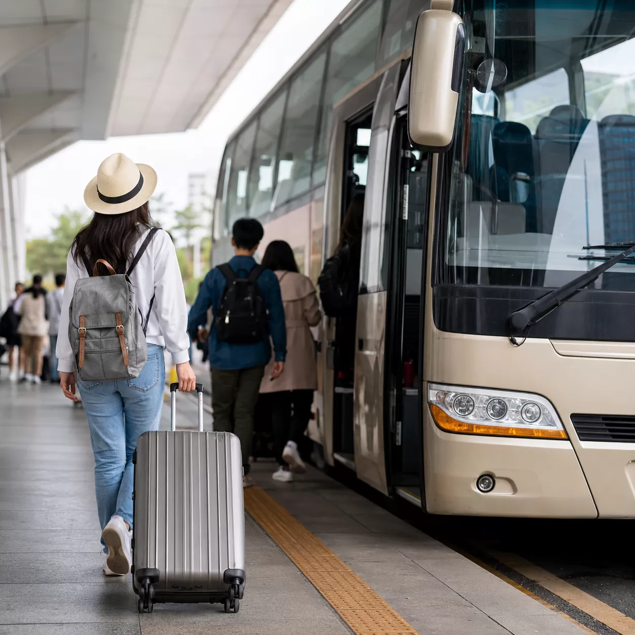 How to get to Zhangjiajie by long-distance bus